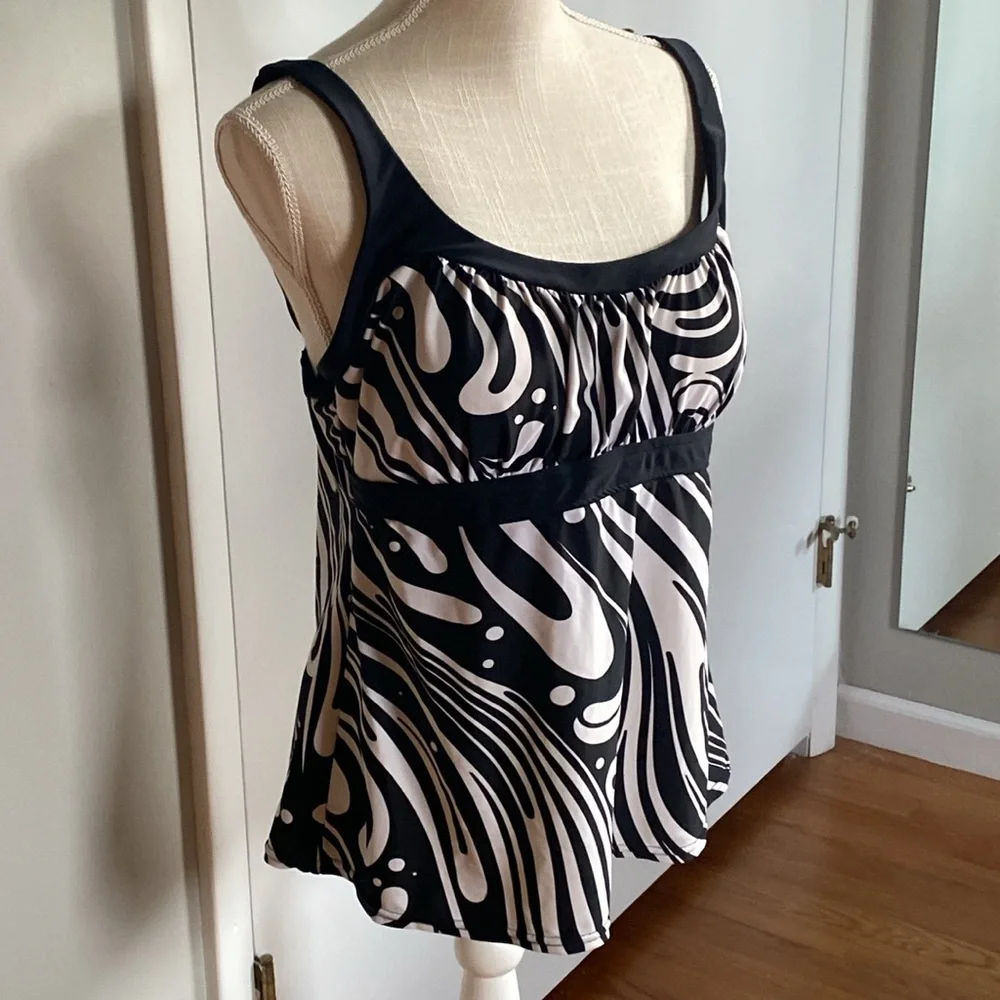 Zero Posur Swimwear Black White Tankini Swim Top Size 16